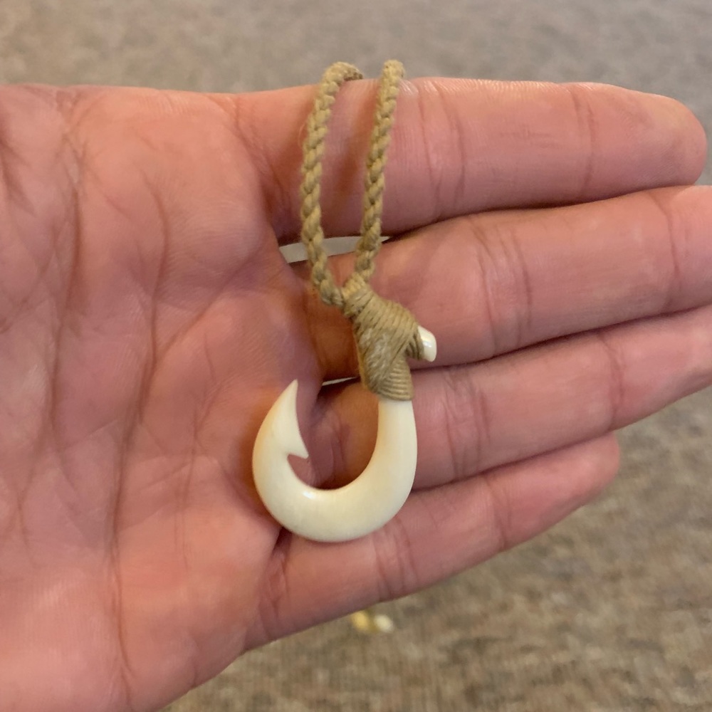 Shark tooth necklace from Honolulu 🦈 🌸